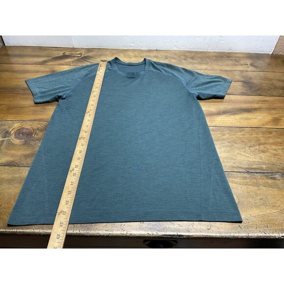 Lululemon Shirt Mens Medium Green Short Sleeve Metal Vent Tech Workout Gym - Picture 4 of 9